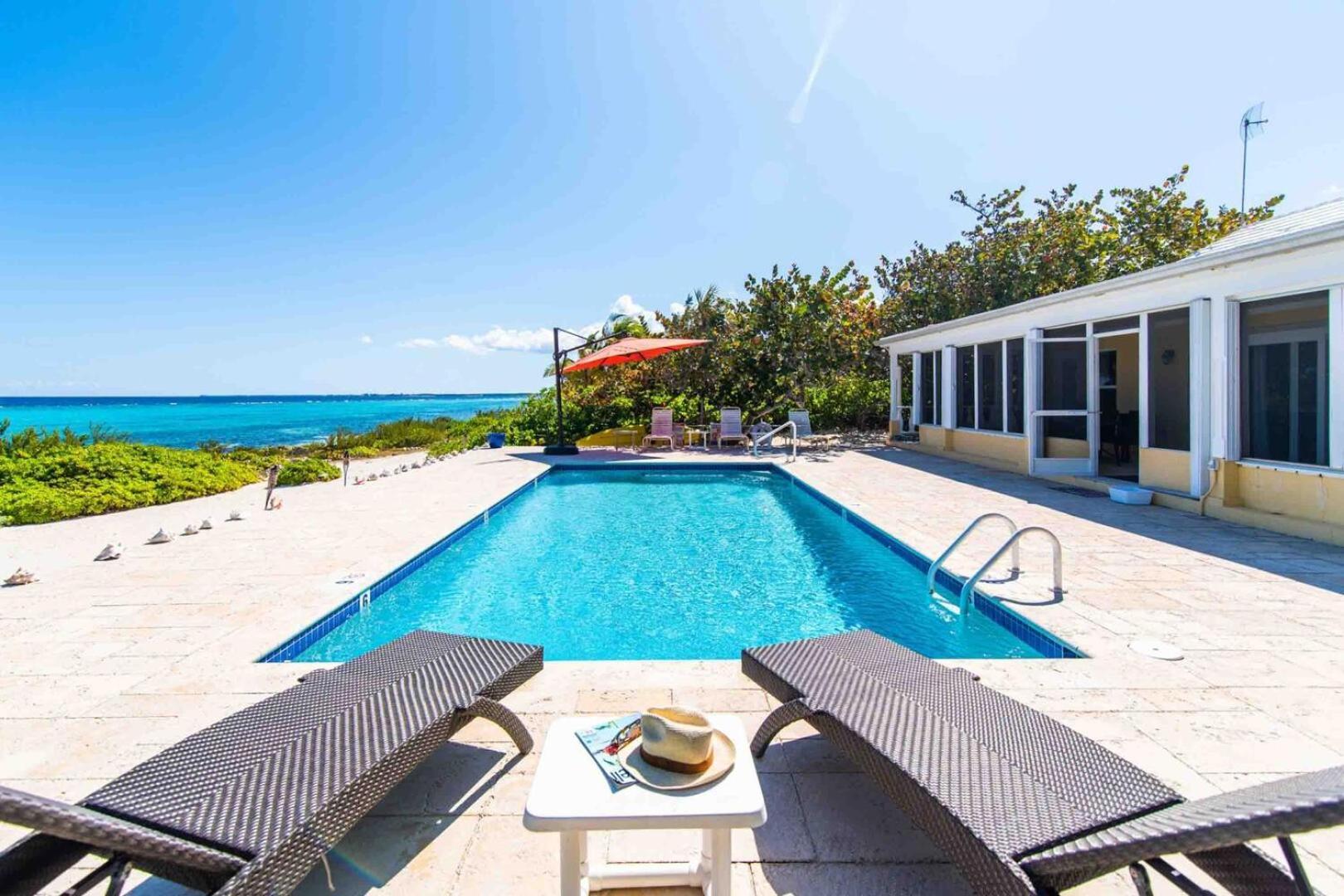 Thatch Hill - Renovated Beach House With Pool, Short Walk To The Rum Point Club Driftwood Village Eksteriør bilde